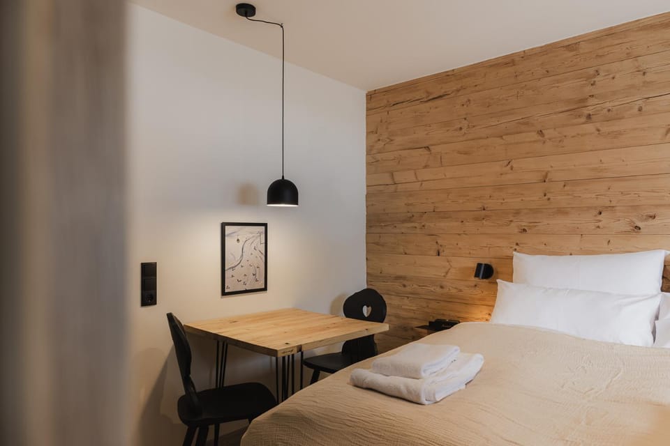 Bed, Dining area