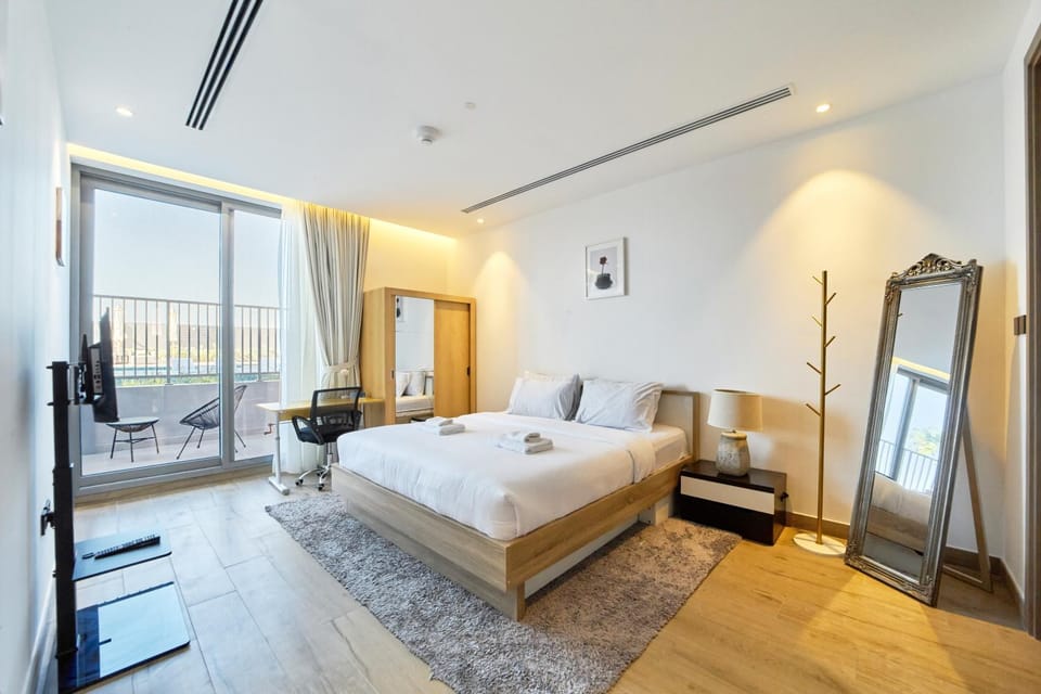 Bed, Seating area, Bedroom