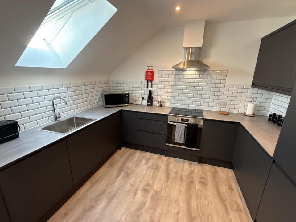 Kitchen or kitchenette, pet friendly, stove, toaster
