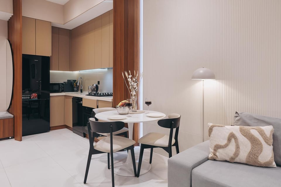Kitchen or kitchenette, Living room, Seating area, Dining area, oven, stove