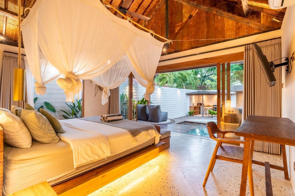 Bed, TV and multimedia, View (from property/room), Bedroom, Pool view, Swimming pool