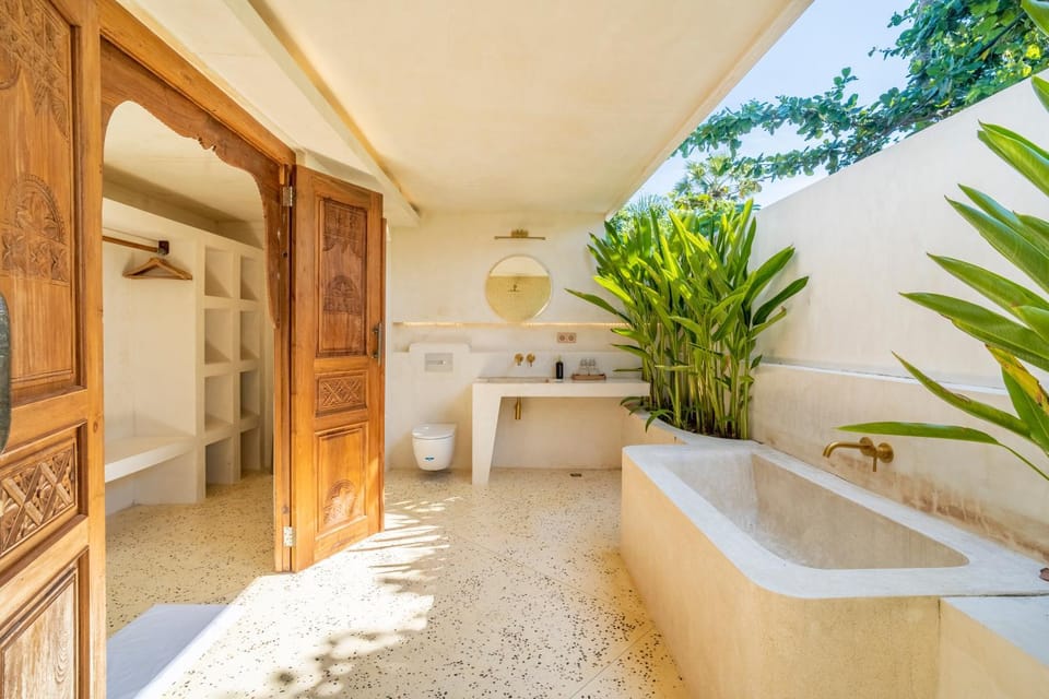 Toilet, Bathroom, Bath, wardrobe
