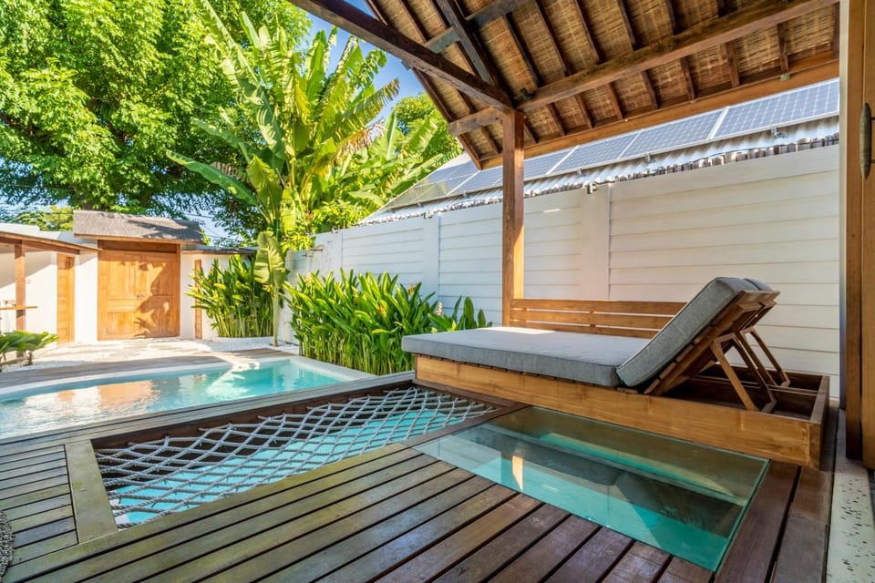 Pool view, Swimming pool, sunbed