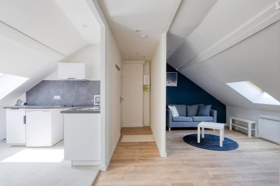 Kitchen or kitchenette, Living room, Seating area
