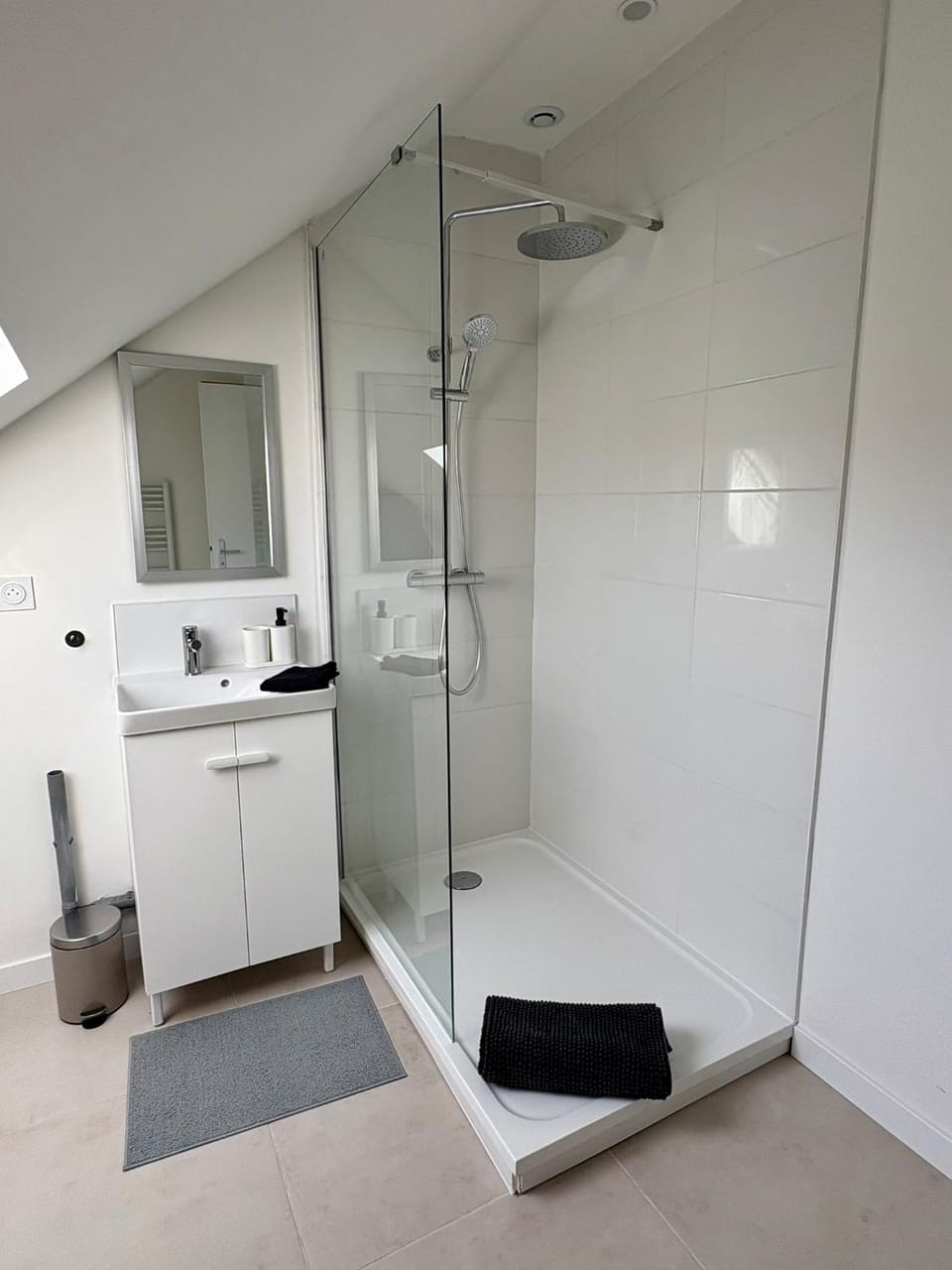 Shower, Bathroom, towels