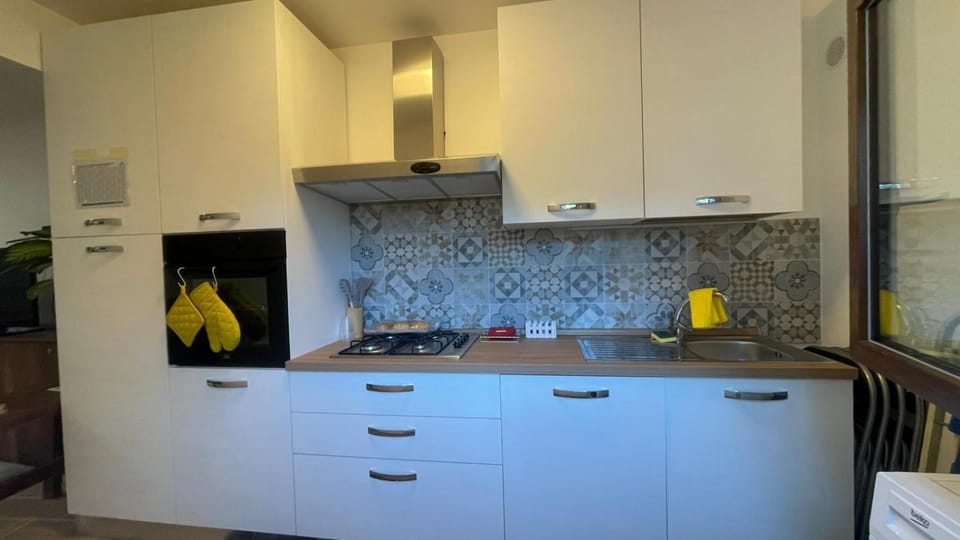 Coffee/tea facilities, dishwasher, oven, washing machine, kitchen