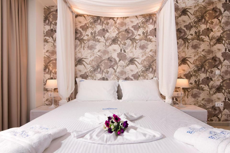 Bed, towels