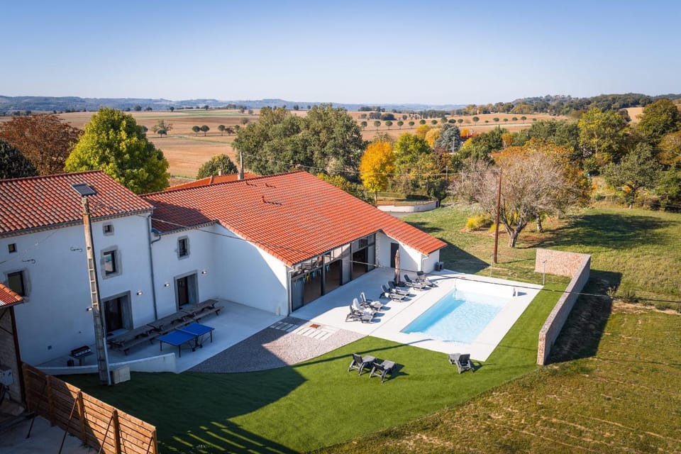Property building, Natural landscape, Bird's eye view, Garden, Pool view, Swimming pool, Swimming pool, sunbed