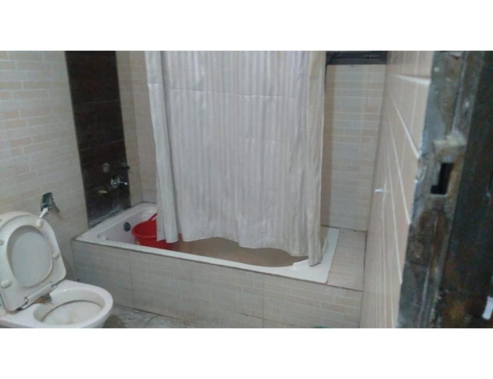 Shower, Toilet, Bathroom, Bath, towels