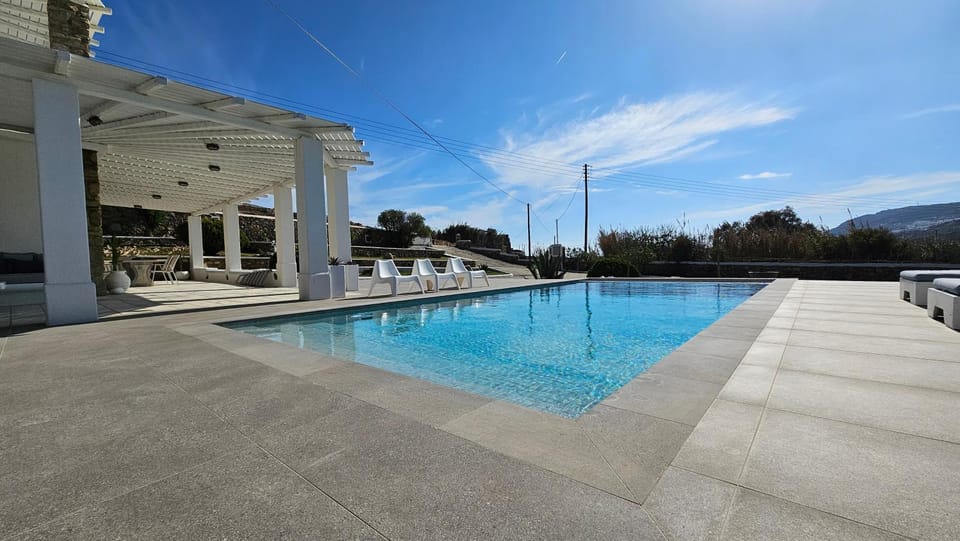 Day, Swimming pool, sunbed