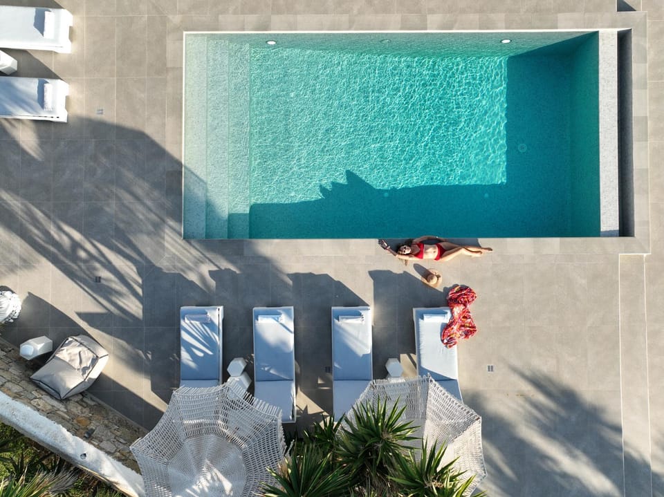 Bird's eye view, Pool view