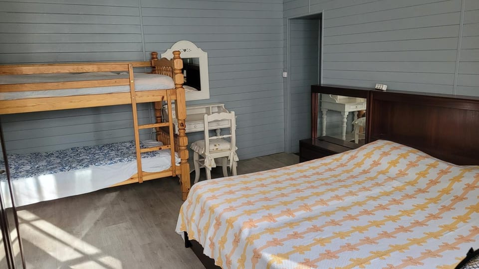 Bed, Photo of the whole room, Bedroom, bunk bed