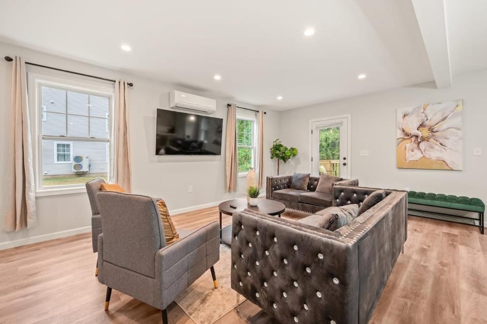 Communal lounge/ TV room, TV and multimedia, Living room, Seating area