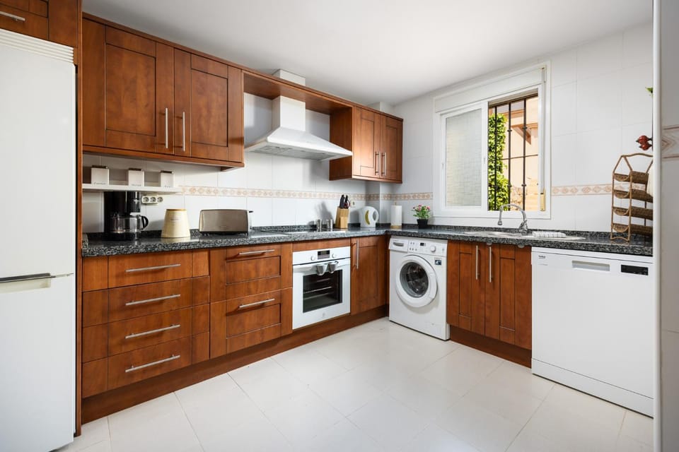 Townhouse with ocean views, BBQ, elevator, padel and pool - COSTA GALERA PARK 25 House in Costa del Sol
