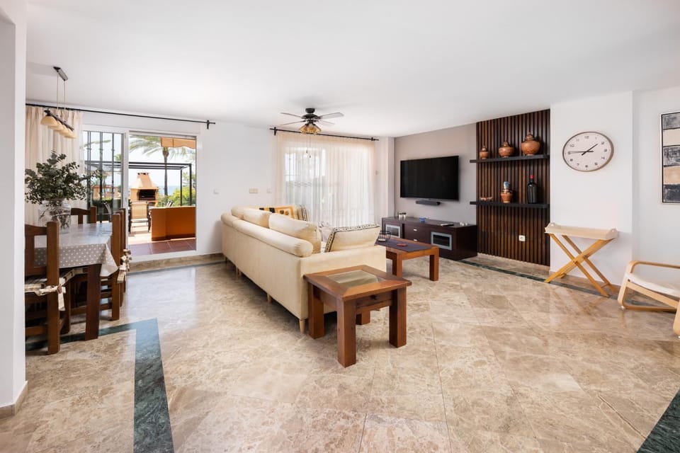 Townhouse with ocean views, BBQ, elevator, padel and pool - COSTA GALERA PARK 25 House in Costa del Sol