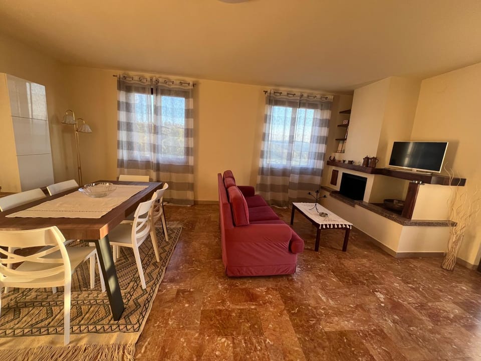 TV and multimedia, Living room, Seating area, Dining area