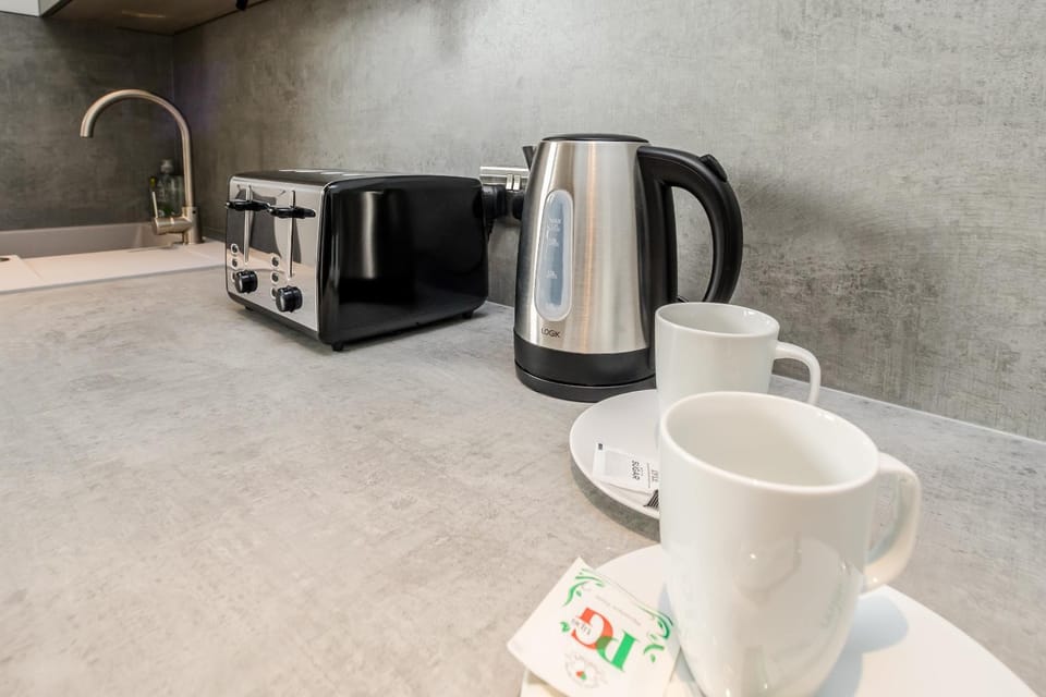 Coffee/tea facilities, toaster