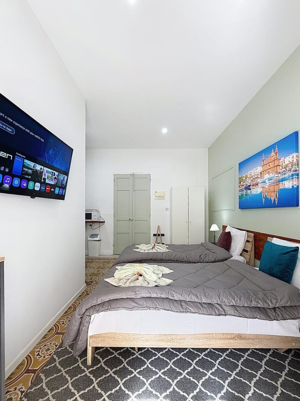 Bed, TV and multimedia