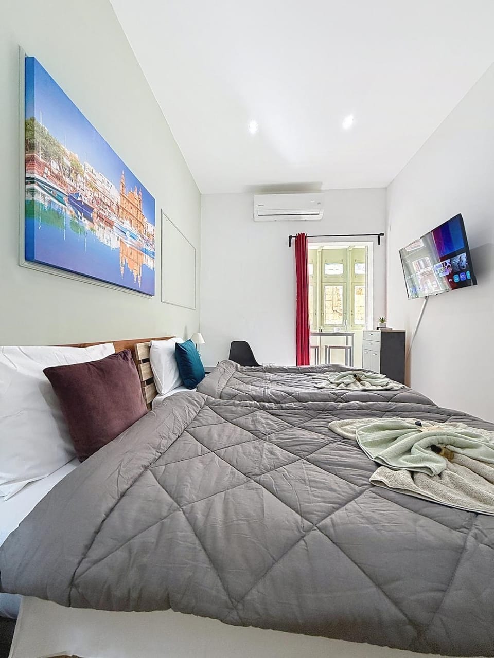 TV and multimedia, Photo of the whole room, Bedroom