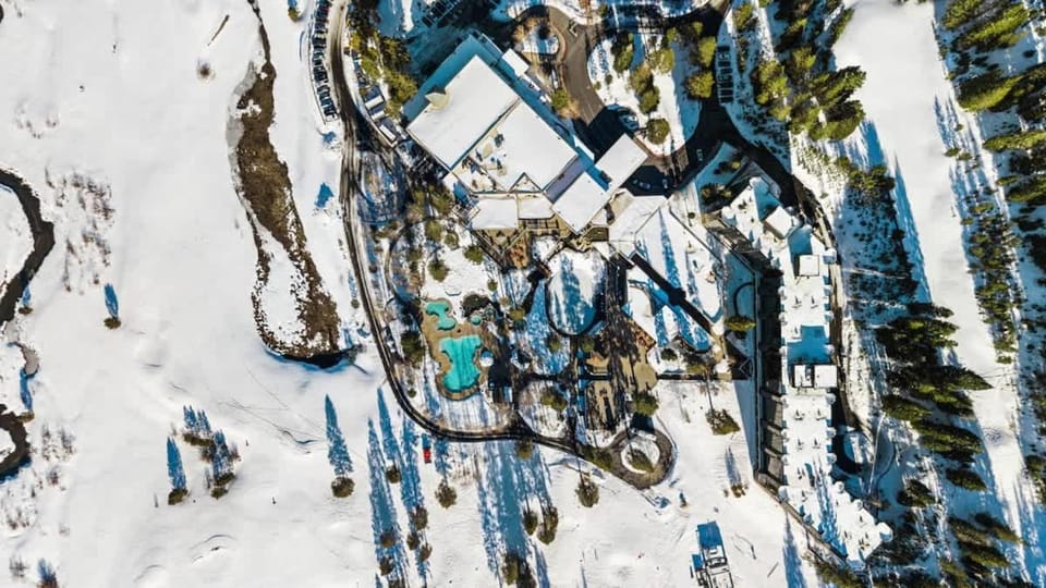 Remodeled Second Floor Valley View suite House in Palisades Tahoe (Olympic Valley)