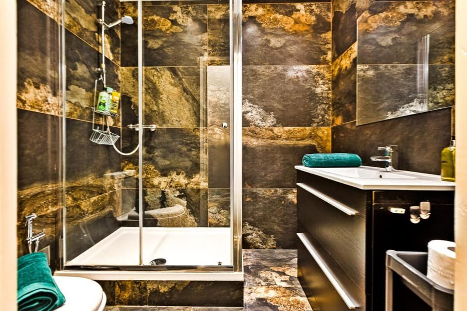 Large,High Ceilings,2 Bathroom,Elevator Apartment in City of Westminster