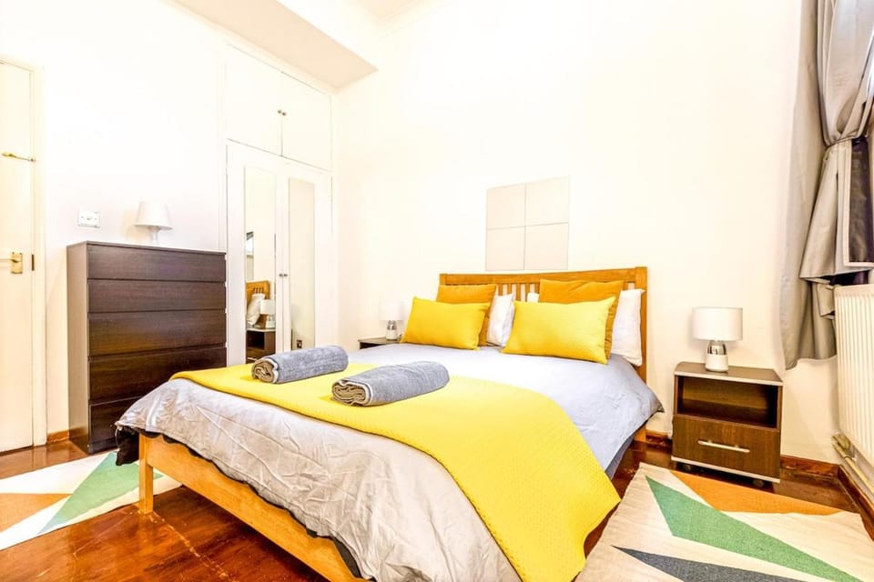 Large,High Ceilings,2 Bathroom,Elevator Apartment in City of Westminster