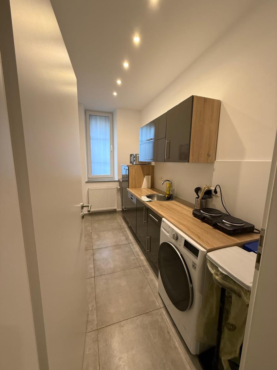 Kitchen or kitchenette, Kitchen or kitchenette, dishwasher, stove, washing machine