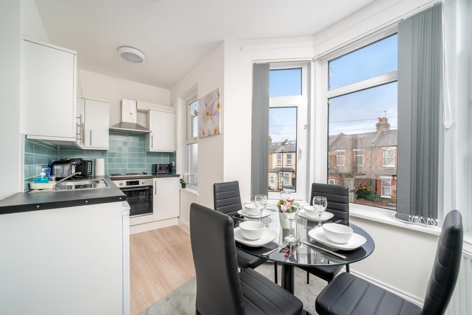 Kitchen or kitchenette, Dining area, oven, stove, toaster