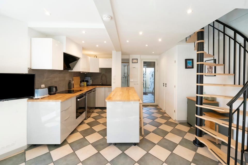 Property building, Kitchen or kitchenette, Living room