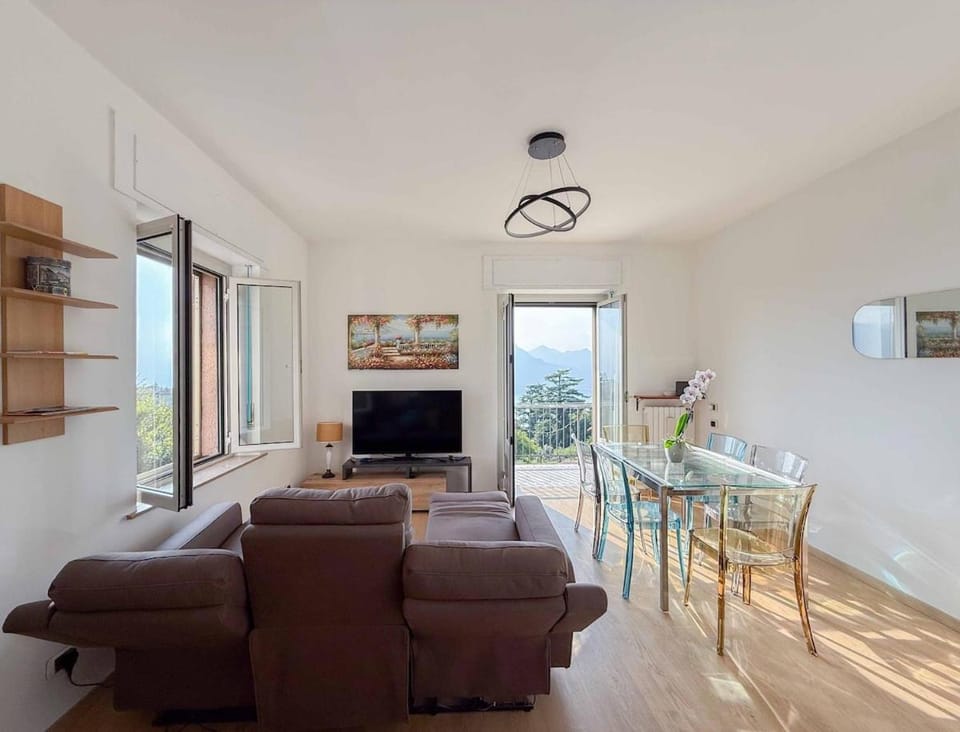 Communal lounge/ TV room, Natural landscape, TV and multimedia, Living room, Dining area, Lake view, Mountain view, Sunset, furniture, internet