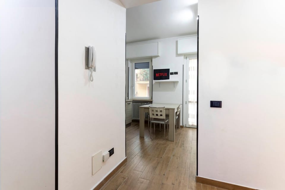 TV and multimedia, Kitchen or kitchenette, oven, wardrobe