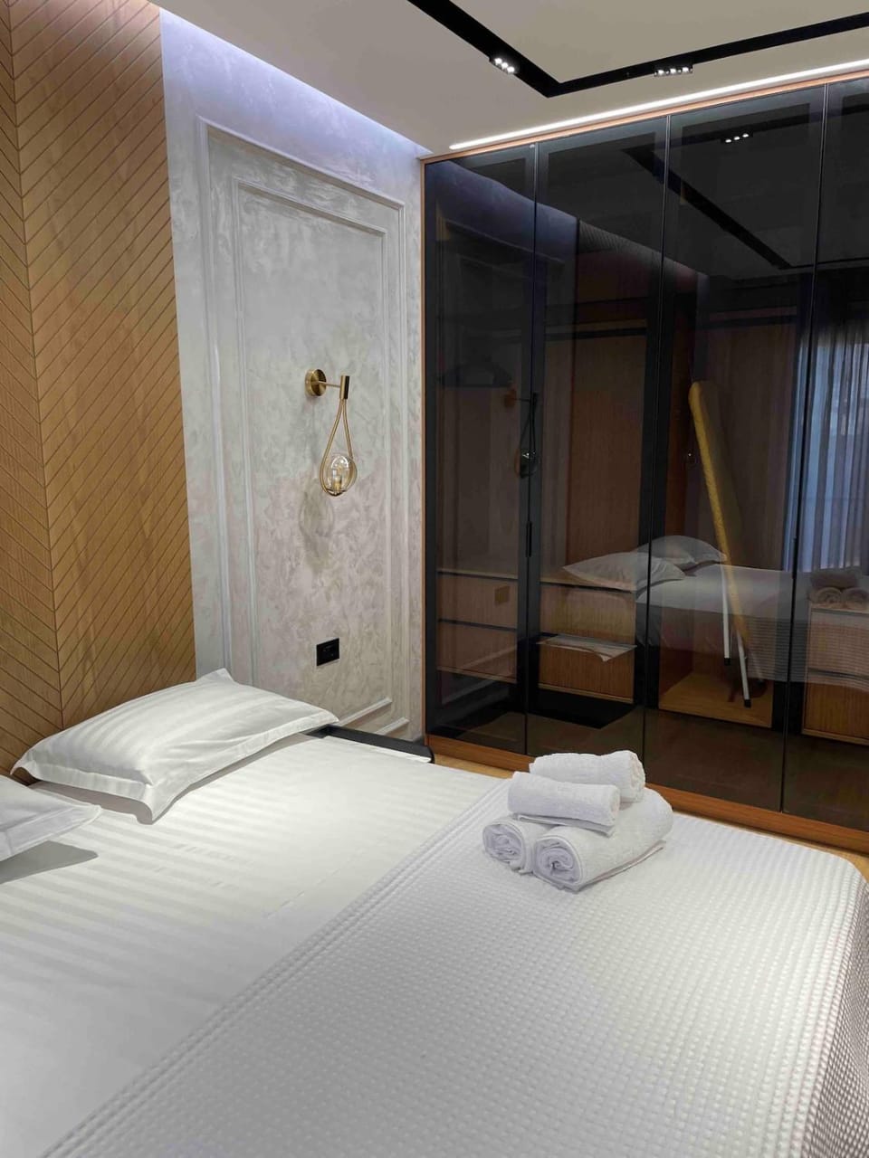 Bed, Bedroom, towels, wardrobe
