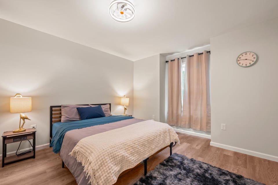 Huge 10BR Family Stay, Sleeps 20 in Bloomfield, CT House in Connecticut