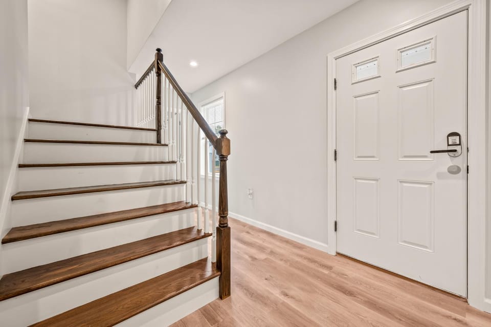 Huge 10BR Family Stay, Sleeps 20 in Bloomfield, CT House in Connecticut