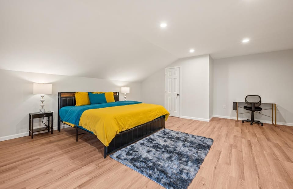 Huge 10BR Family Stay, Sleeps 20 in Bloomfield, CT House in Connecticut