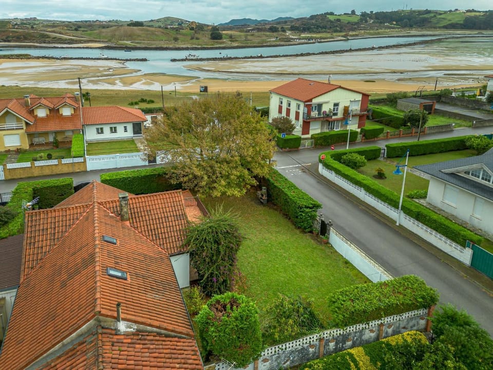 Amplia y cómoda casa en playa Ribera House in Cantabria