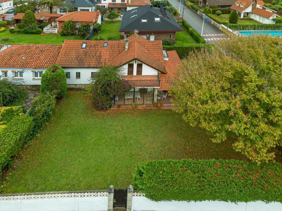 Amplia y cómoda casa en playa Ribera House in Cantabria