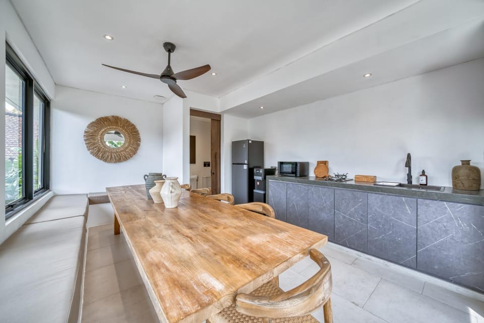 Property building, Restaurant/places to eat, Communal kitchen, kitchen