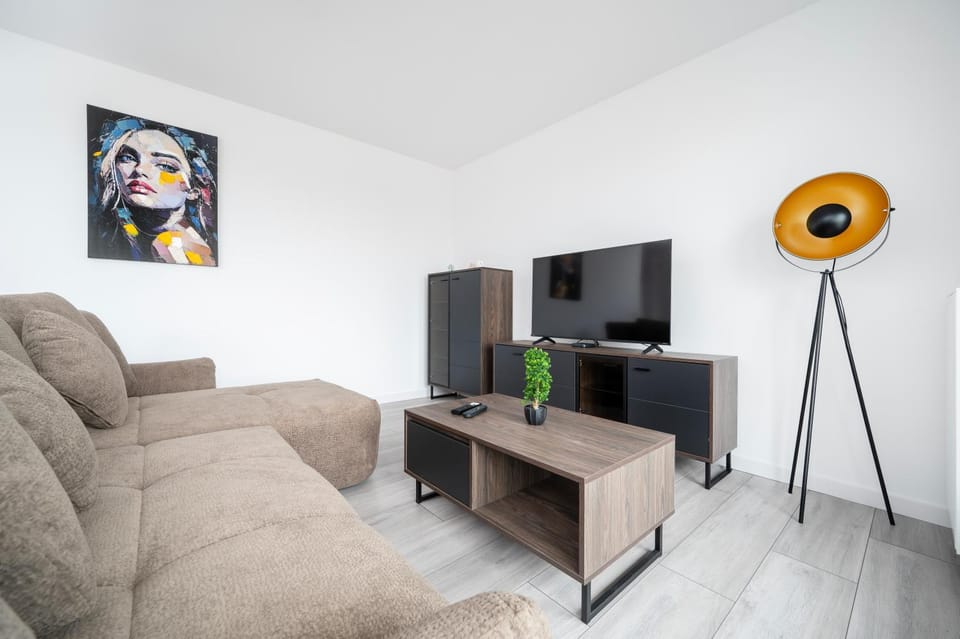 Communal lounge/ TV room, TV and multimedia, Living room, Seating area, Evening entertainment