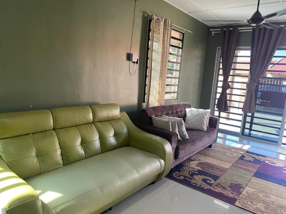 Asu Homestay w Private Pool - Batu Gajah,Perak House in Perak Tengah District