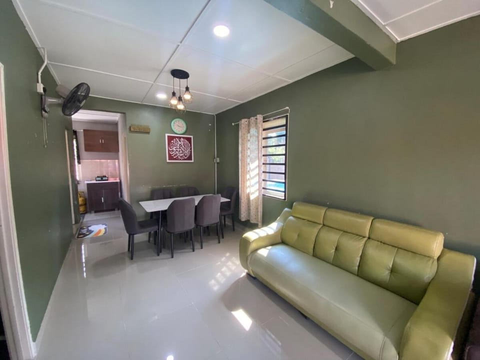 Asu Homestay w Private Pool - Batu Gajah,Perak House in Perak Tengah District