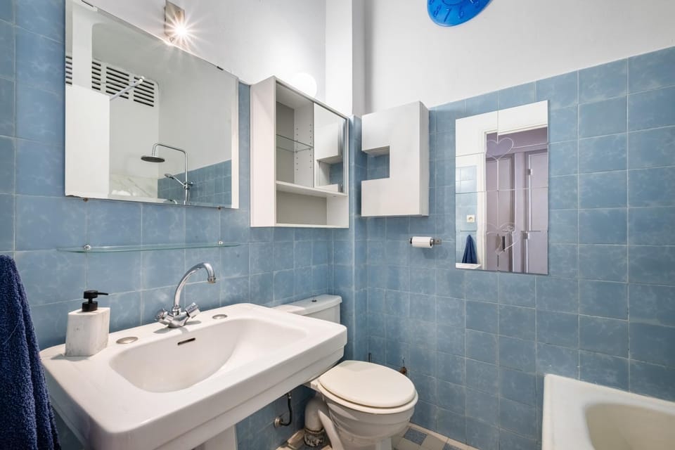 Bathroom, Living room