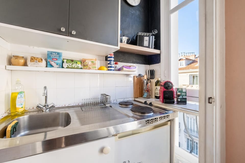Kitchen or kitchenette, Living room