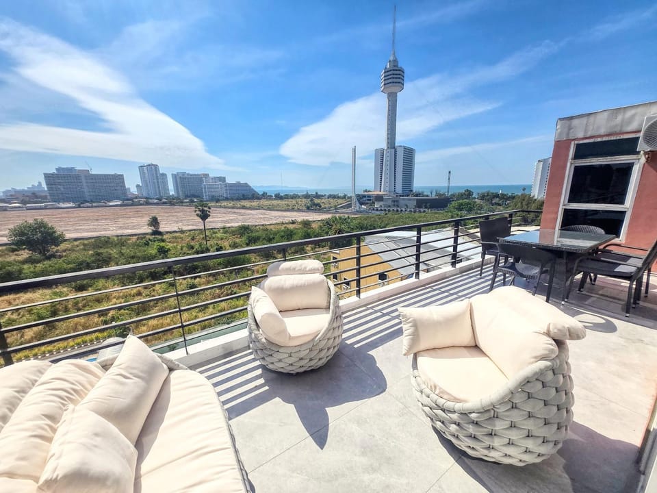 Patio, Day, View (from property/room), Seating area, City view