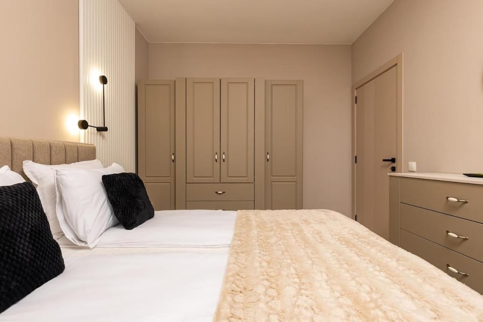Bed, Photo of the whole room, Bedroom, wardrobe