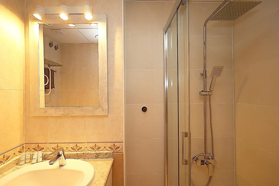Shower, Bathroom