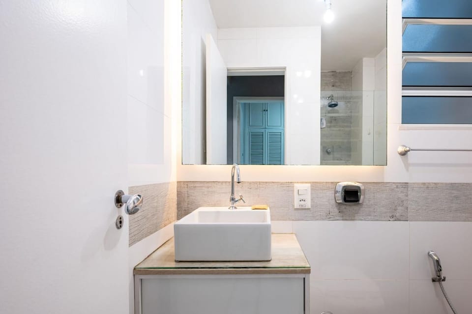 Toilet, Bathroom, towels