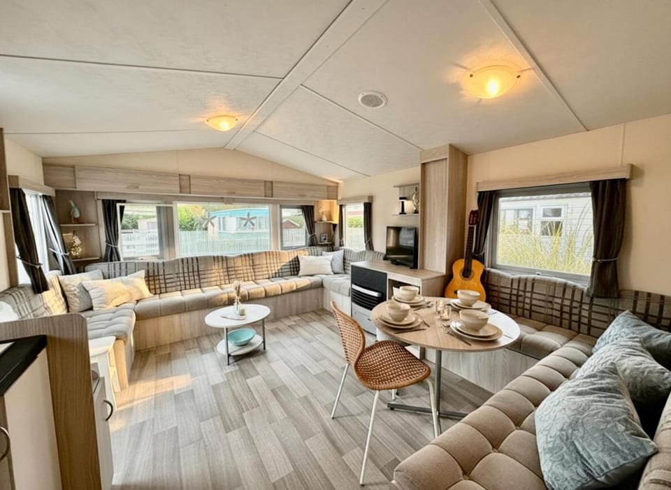 Communal lounge/ TV room, Living room