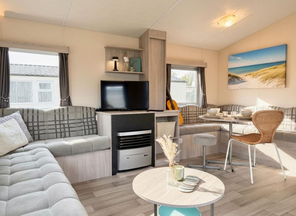Communal lounge/ TV room, Living room