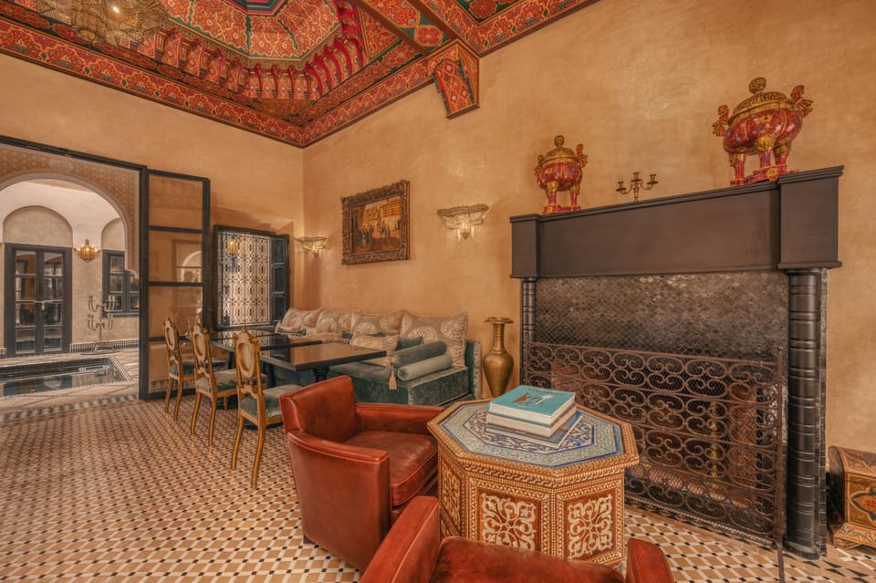 Living room, Seating area